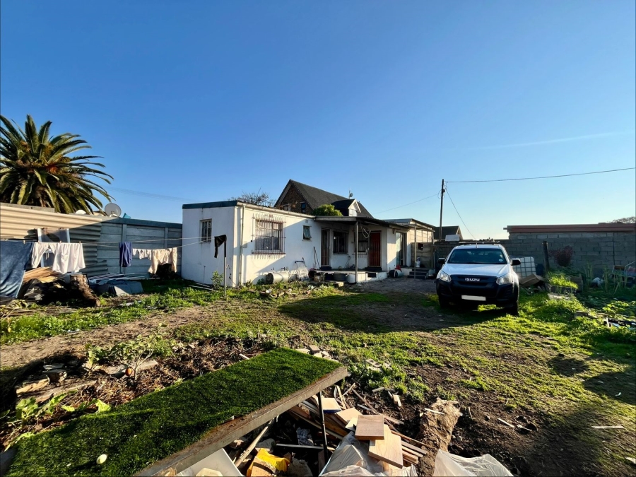 6 Bedroom Property for Sale in Riverton Western Cape